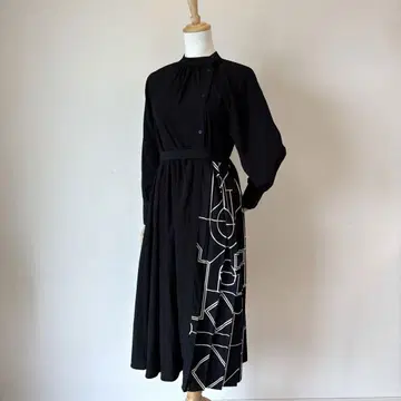 [컨디션 최상] TEVALT 사이드 쉬폰 플리츠 원피스 모노톤