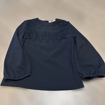 네이비 프릴 장식 긴팔 상의