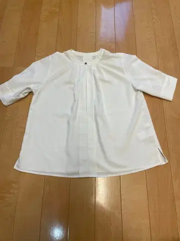 화이트 반팔 셔츠