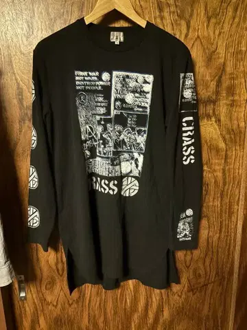 CRASS 그래픽 프린트 긴팔 티셔츠 사이즈 3
