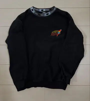 XLARGE 로고 자수 맨투맨 블랙