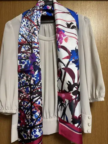 [ 미사용 새상품 ] FERRAGAMO 페라가모 꽃무늬 실크 스카프