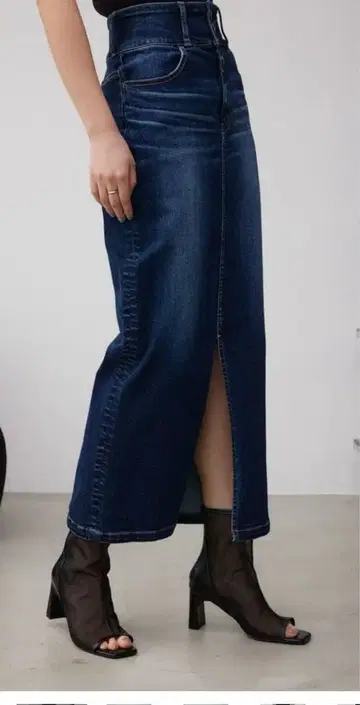[ AZUL ] 데님 타이트 스커트