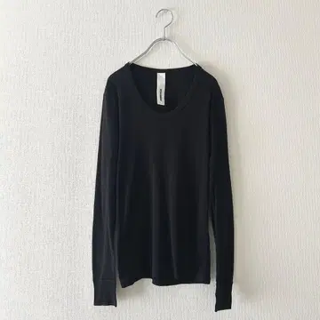 [ 어태치먼트 ] U넥 입체 티셔츠 블랙 일본제