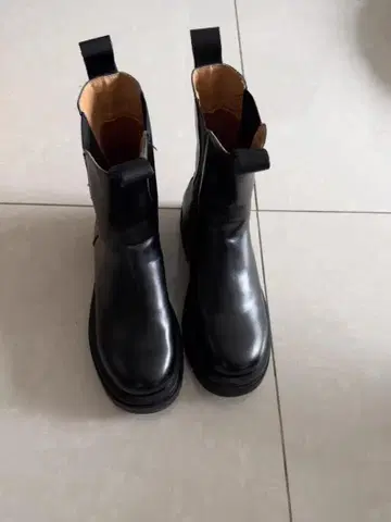 블랙 사이드 고어 부츠 통굽