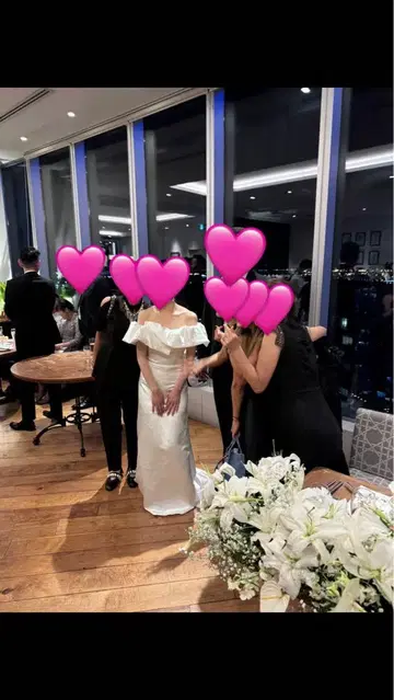 화이트 오프숄더 웨딩 드레스