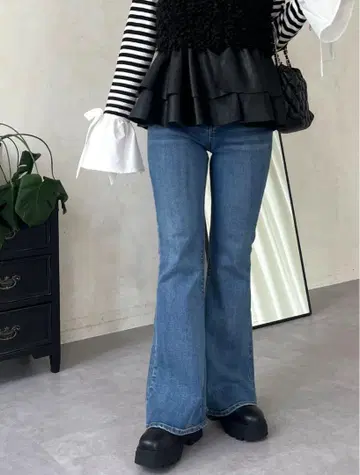 prose verse* 오리지널 로고 패치 부착 스트레치 플레어 데님