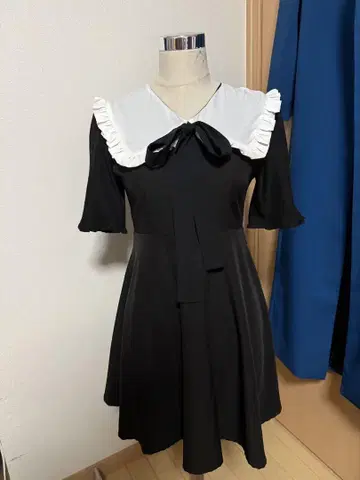 ROJITA 프릴 옷깃 미니 원피스 반팔 블랙