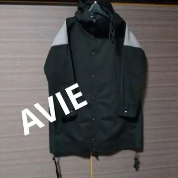 *AVIE* 후드 부착 밑단 양 사이드 지퍼 슬릿 블랙 하프 코트