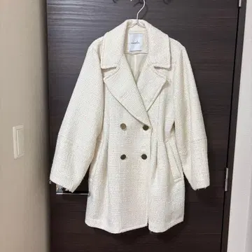 dazzlin 화이트 트위드 체스터 코트