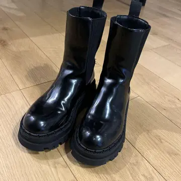 ZARA 트랙 밑창 부츠