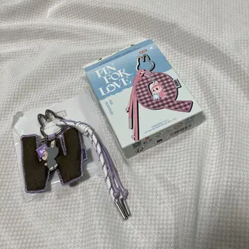 PIN FOR LOVE 러브브 알파벳 키링 [W]