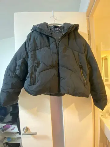 ZARA 블랙 숏 다운 자켓 숏 기장 크롭 기장