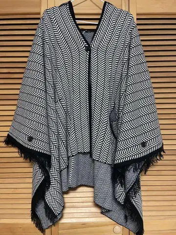 새상품급 안티카 프린지 달린 판초