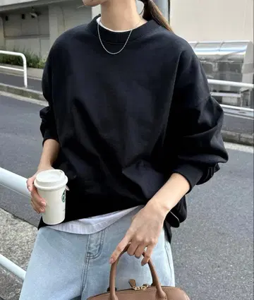 미사용 andme 쭈리 맨투맨 볼륨 소매 상의 블랙