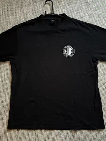HUF 블랙 T셔츠