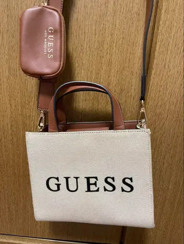 GUESS 숄더백 베이지/브라운 파우치 포함