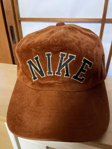 NIKE 스웨이드 야구 모자 브라운