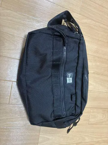 뉴에라 바디백 블랙