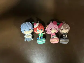 아크릴 키링과 카드 세트