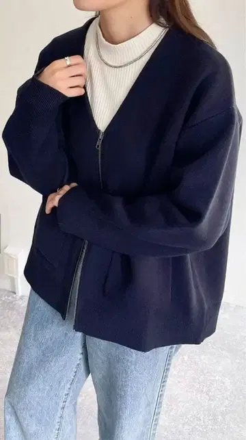 안감 배색 V넥 니트 블루종