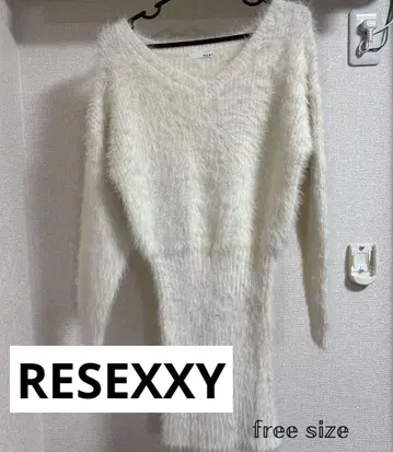 RESEXXY 아이보리 V넥 긴팔 니트 프리 사이즈