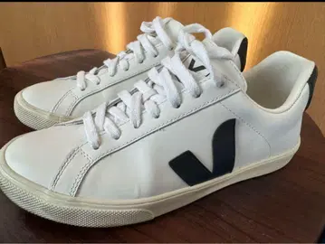 새상품급 VEJA 에스플라 화이트 블랙 37