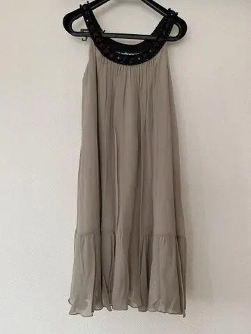 GRACE CONTINENTAL 슬리브리스 원피스