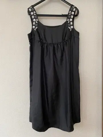 Chesty 블랙 슬리브리스 원피스