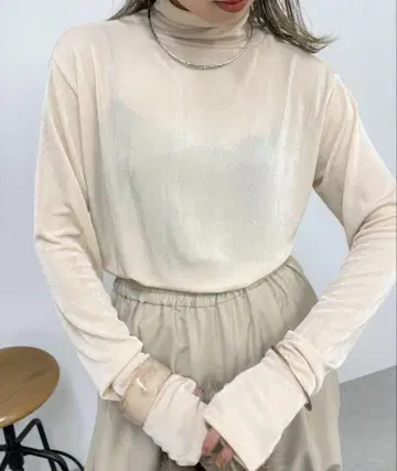 새상품 오메카시 샤이니 하이넥 풀오버 아이보리 Omekashi