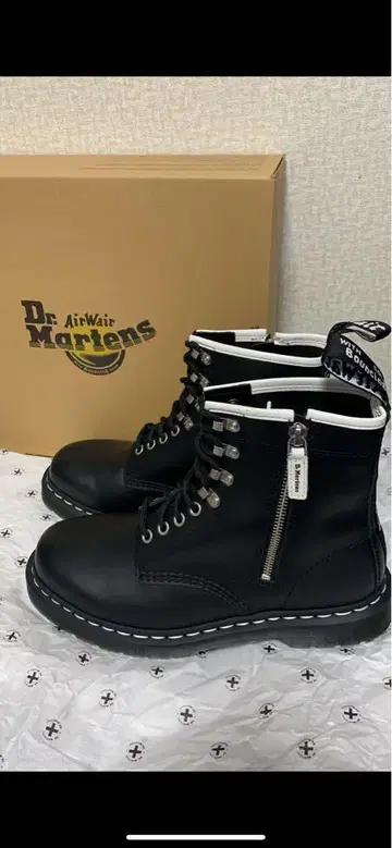 닥터마틴 일본 한정판 1460 ZIPPED HDW 8홀 지퍼 부츠