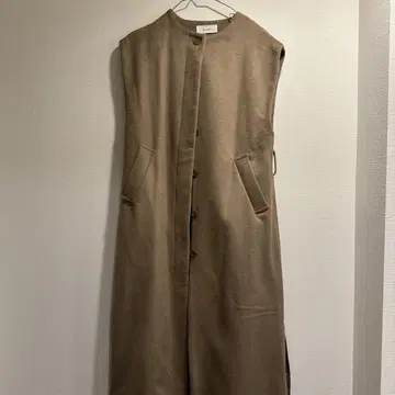 aphi 베이지 슬리브리스 롱 베스트