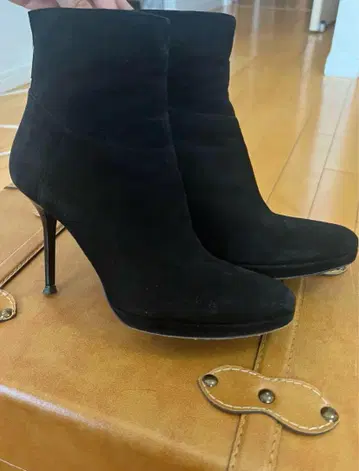 JIMMY CHOO 지미추 블랙 스웨이드 부츠 36하프