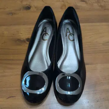 블랙 발레 슈즈 메탈 디테일 부착