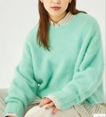 알파카 믹스 샤기 크롭 풀오버 니트