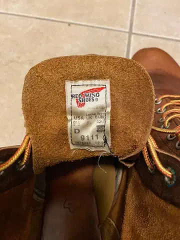 새상품급 레드 윙 9111