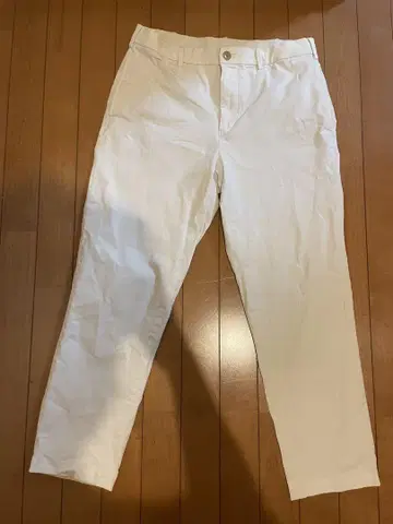 UNIQLO 화이트 치노 팬츠 M 사이즈