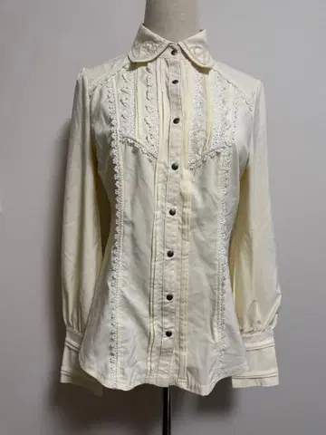 OzzOn 오즈온 아이보리색 레이스 장식 긴팔 셔츠