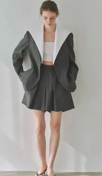 cygne 프론트 턱 숏팬츠 miniqu 그레이 사이즈 1
