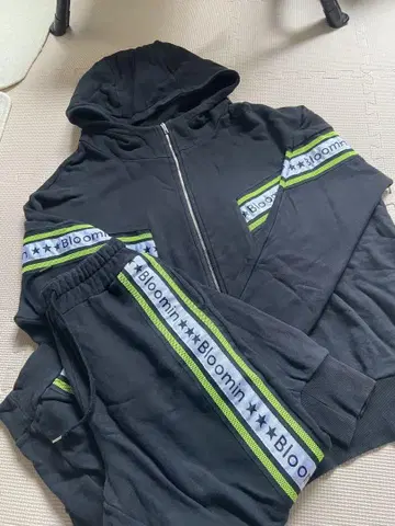 Bloomin 셋업 블랙 스트라이프 라임 블루민