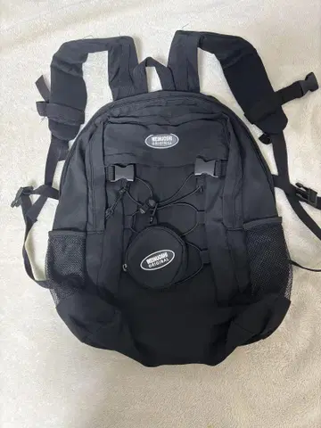 블랙 백팩 메쉬 포켓 부착