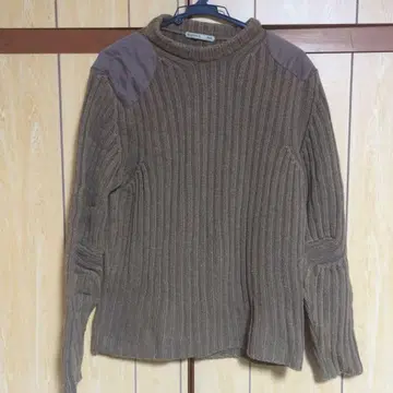 브라운 리브 터틀넥 스웨터