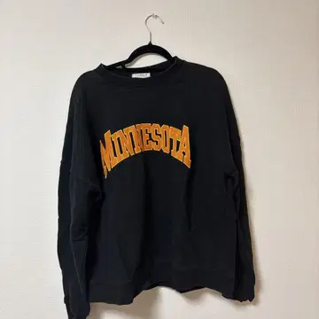 MINNESOTA 로고 블랙 맨투맨