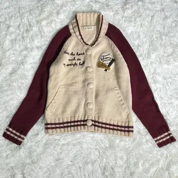니트 야구 와펜 스웨터 버튼 아이보리 크림슨