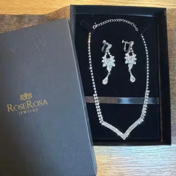 ROSE ROSA 스와로브스키 반짝반짝 목걸이와 귀찌 세트