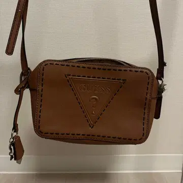 GUESS 브라운 숄더백
