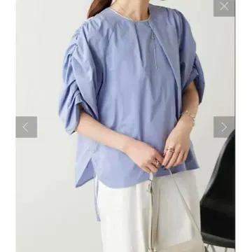 콜라주 개럴개런트 개더 퍼프 슬리브 셔링 블라우스