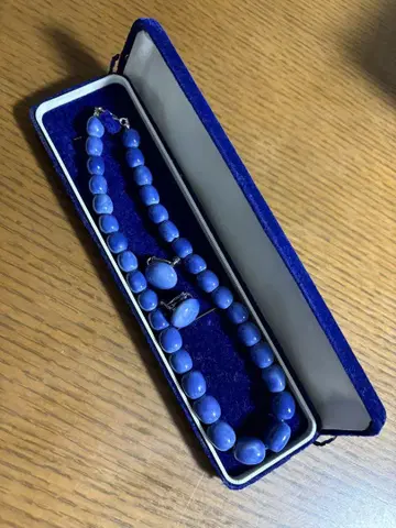 파란색 비즈 목걸이와 귀걸이 세트