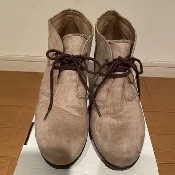 베이지 스웨이드 웨지힐 부츠