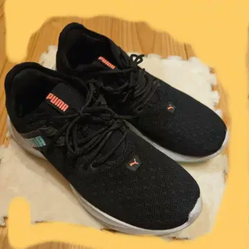 PUMA 블랙 스니커즈
